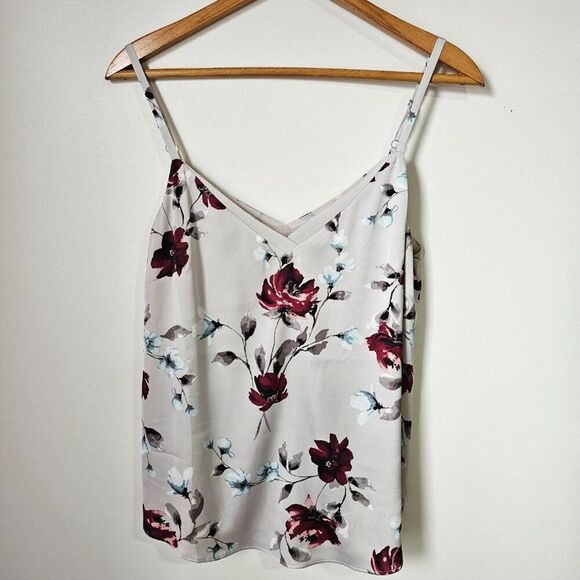 NWT WHITE HOUSE BLACK MARKET V NECK FLORAL TANK TOP SIZE MEDIUM - Picture 1 of 13
